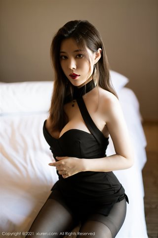 [XiuRen] No.3071 La tierna modelo Bai Ruxue Abby elegante vestido negro con encantadoras pantimedias negras muestra las nalgas - 0021.jpg