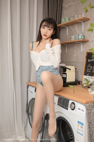 [XiuRen] No.3084 Tender model Lu Xuanxuan Sanya travel shoot sexy wife theme off the file meat silk pantyhose show buttocks - 0037.jpg