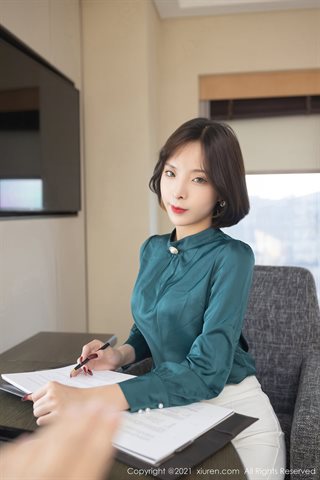 [XiuRen] No.3108 Молодая модель Чен Сяомиао тема деловых переговоров отдельная комната кровать сексуальное нижнее белье с черными - 0015.jpg