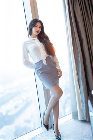 [XiuRen] No.3127 Tierna modelo Xinyan princesita lugar de trabajo uniforme OL tema privado encaje ropa interior Xiuhao pechos - 0004.jpg
