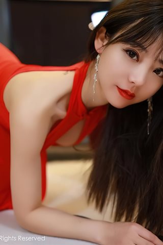 [XiuRen] No.3159 Tierna modelo She Bella Guangzhou foto de viaje vestido rojo brillante con abertura alta con pantimedias negras - 0009.jpg