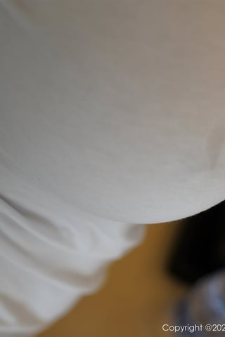 [XiuRen] No.3162 A tenra modelo Meiqi Mia do quarto privado, meia-calça branca com suspensórios brancos, mostra a tentação do - 0013.jpg