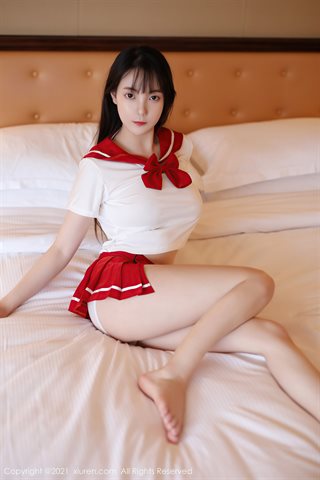 [XiuRen] No.3178 Modelo macio amassando o uniforme clássico JK da sala privada carnuda com meias de renda - 0018.jpg