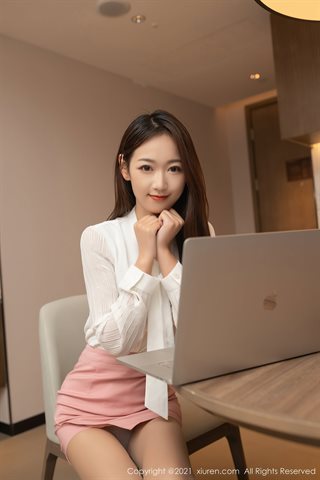 [XiuRen] No.3183 Chủ đề tư vấn gia đình của người mẫu đấu thầu Tang Anqi cởi bỏ chiếc váy ngắn màu hồng và chiếc quần dài bằng lụa - 0013.jpg