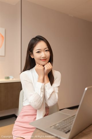 [XiuRen] No.3183 Le thème du conseil familial du modèle tendre Tang Anqi enlève la jupe courte rose et les collants en soie charnu - 0016.jpg