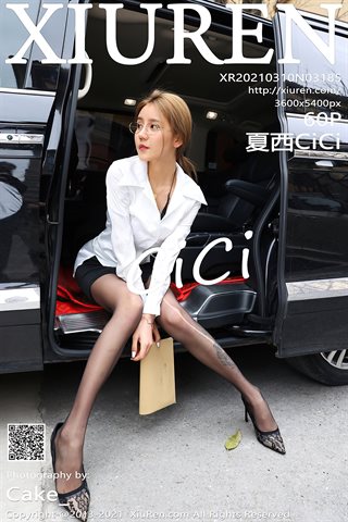 [XiuRen] No.3185 Tender model Xia Xi CiCi business car car shooting theme black short skirt open file black pantyhose show