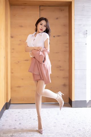 [XiuRen] No.3202 Tender model Xu Anan Sanya Brigade shoots pink workplace uniform with half-stripped meat silk pantyhose charming - 0029.jpg