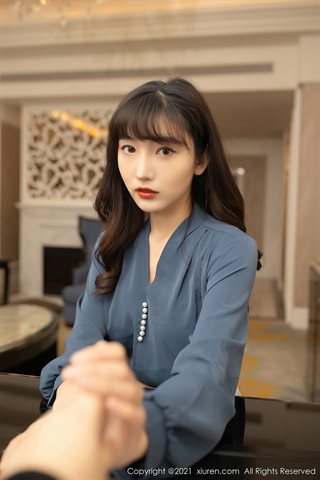 [XiuRen] No.3246 La giovane modella Lu Xuanxuan si toglie l'uniforme da lavoro per rivelare biancheria intima sexy e collant, - 0022.jpg