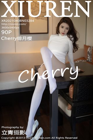 [XiuRen] No.3284 Dea Cherry Feiyue Sakura Sanya Travel Shoot Dress con calze di seta bianche Pose seducenti Foto estremamente