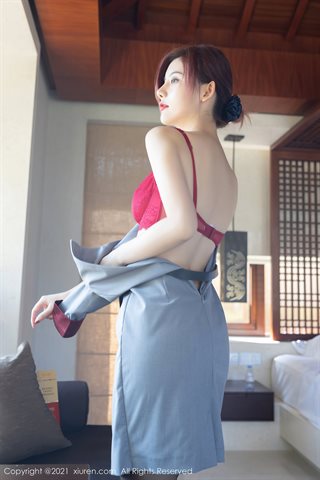 [XiuRen] No.3295 O modelo terno é a calcinha vermelha com tema de mordomo pessoal de Arjuna com meia-calça preta sensual e - 0007.jpg