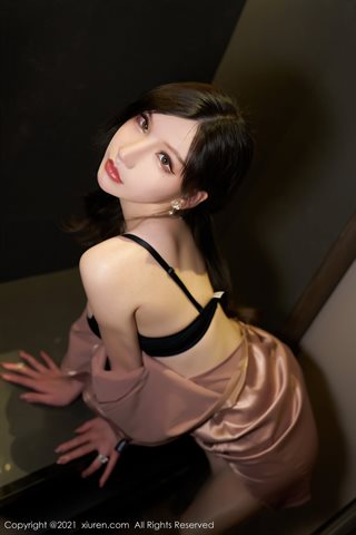 [XiuRen] No.3338 Kamar pribadi Dewi Zhou Yuxi Sandy setengah terbuka pakaian dalam hitam ultra-tipis mengkilat daging sutra - 0007.jpg