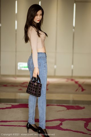 [XiuRen] No.3351 นางแบบสาว Liu Aileen Allen ถอดกางเกงยีนส์ทรงสกินนี่ในห้องส่วนตัว เผยให้เห็นถุงน่องสีดำบางเฉียบและโชว์รูปยั่วยวนที - 0008.jpg