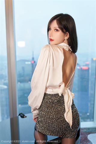 [XiuRen] No.3356 Богиня Чжоу Юйси Сэнди урбанистическая тема OL в короткой юбке с черными колготками наполовину идеальное - 0015.jpg