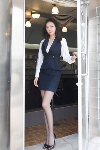 [XiuRen] No.3358 Concurso modelo Anran Maleah Chengdu fotografia de viagem restaurante tema garçom saia curta mostrar pernas - 0001.jpg