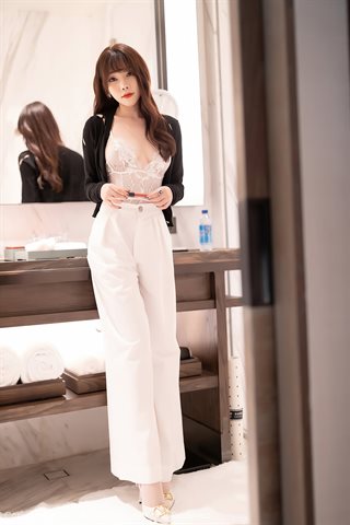 [XiuRen] No.3367 Kamar pribadi Dewi Zhizhi Booty pakaian dalam berongga putih yang indah dengan suspender sutra putih adalah foto - 0003.jpg