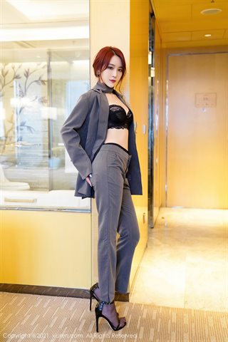 [XiuRen] No.3368 A jovem modelo Zhou Muxi baby tira o uniforme para revelar calcinha de renda preta, suspensórios de renda,, - 0014.jpg