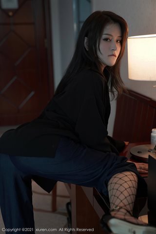 [XiuRen] No.3376 Model lembut kamar pribadi yang cerah pakaian dalam one-piece hitam setengah terbuka dengan jala sutra hitam - 0017.jpg