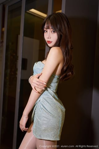 [XiuRen] No.3380 Déesse Zhizhi Booty chambre privée tube top robe avec des collants en soie de viande brillante montrer les fesses - 0007.jpg
