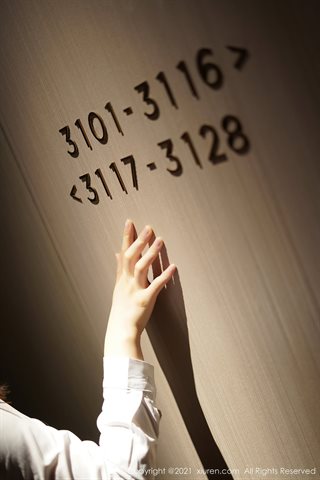 [XiuRen] No.3383 Нежная модель Qiao Manni mina hotel сюжетная тема ванная комната белая рубашка с кружевными подтяжками искушение - 0019.jpg