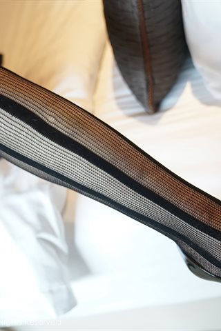 [XiuRen] No.3400 Zarte Modellfee wie Liedklassiker OL-Thema halbbelichtete schwarze Unterwäsche mit schwarzen Seiden-Hosenträgern - 0043.jpg
