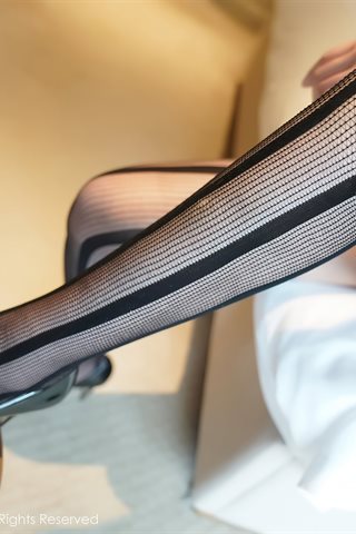[XiuRen] No.3400 Zarte Modellfee wie Liedklassiker OL-Thema halbbelichtete schwarze Unterwäsche mit schwarzen Seiden-Hosenträgern - 0050.jpg