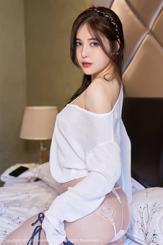 [XiuRen] No.3419 Người mẫu trẻ Han Jingan trên giường trong phòng riêng của người mẫu trẻ, chiếc quần lót ren màu trắng lộ ra một  - 0062.jpg