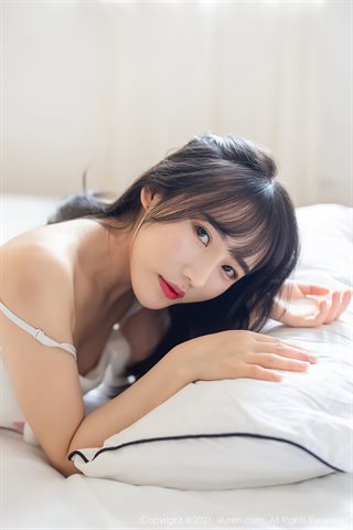 [XiuRen] No.3457 Tender model Tang Xin's sexy white pajamas in her private room - 0040.jpg