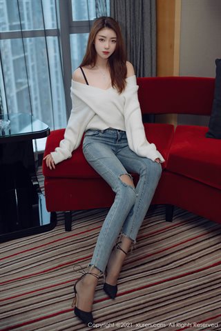 [XiuRen] No.3493 La joven modelo Cola Vicky se quita los jeans ajustados en su habitación privada y revela la tentación de las. - 0003.jpg