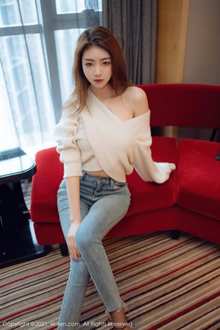 [XiuRen] No.3493 La joven modelo Cola Vicky se quita los jeans ajustados en su habitación privada y revela la tentación de las. - 0007.jpg