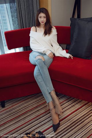 [XiuRen] No.3493 La joven modelo Cola Vicky se quita los jeans ajustados en su habitación privada y revela la tentación de las. - 0022.jpg