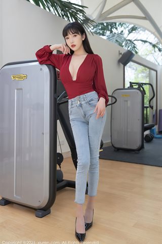 [XiuRen] No.3505 Người mẫu du lịch Lu Xuanxuan Chengdu du lịch chụp phòng riêng để cởi quần jean và lộ bộ ảnh jumpsuit đỏ tươi đầy - 0004.jpg