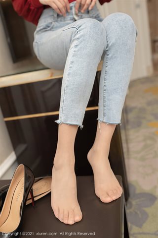 [XiuRen] No.3505 Concurso modelo Lu Xuanxuan Chengdu viagem tiro quarto privado para tirar o jeans e revelar o macacão escarlate - 0018.jpg