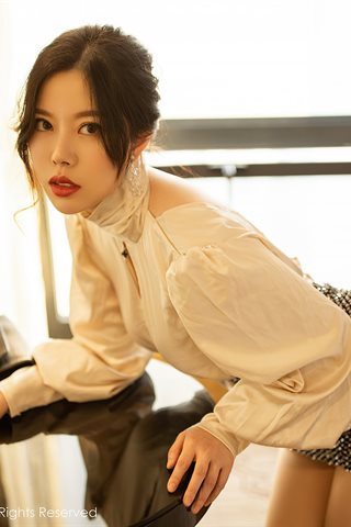 [XiuRen] No.3561 Phòng riêng của người mẫu dịu dàng Bai Ruxue bán khỏa thân và bộ đồ lót gợi cảm với quần lụa hở thịt là bức ảnh - 0006.jpg
