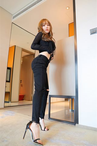 [XiuRen] No.3596 Model Doubanjiang Rumah Pribadi Pesona Pakaian Seksi Hitam Menunjukkan Sosok Montok Bokong Godaan Foto - 0004.jpg