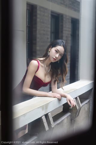 [XiuRen] No.3616 La robe rouge sexy de la chambre privée du mannequin Fang Zixuan avec des bas ultra-fins - 0001.jpg