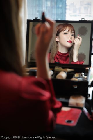 [XiuRen] No.3617 La robe rouge sexy de la chambre privée du mannequin Arude Weiwei avec des bretelles et des bas - 0003.jpg