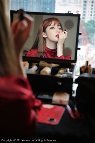 [XiuRen] No.3617 Sexy vestido rojo con tirantes y medias en la habitación privada de la modelo Arude Weiwei - 0004.jpg