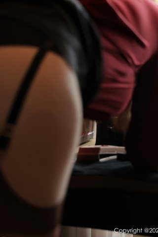 [XiuRen] No.3617 Kamar pribadi Model Arude Weiwei gaun merah seksi dengan suspender dan stoking - 0006.jpg