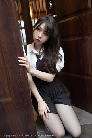 [XiuRen] No.3643 Goddess Zhizhi Booty pembantu plot tema kamar pribadi pakaian hitam dengan suspender putih godaan foto 1 - 0009.jpg