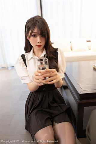 [XiuRen] No.3643 Goddess Zhizhi Booty pembantu plot tema kamar pribadi pakaian hitam dengan suspender putih godaan foto 1 - 0013.jpg