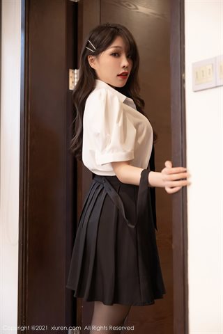 [XiuRen] No.3643 Déesse Zhizhi Booty maid plot thème salle privée sous-vêtements noirs avec bretelles blanches tentation photo 1 - 0023.jpg