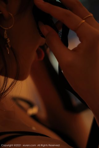 [XiuRen] No.3647 Model rumah pribadi bayi Zhou Muxi pakaian seksi menawan dengan jala sutra hitam menunjukkan foto godaan tubuh - 0015.jpg