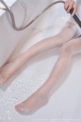[XiuRen] No.3680 Göttin Zhou Yuxi Sandy Badewanne weiß und bewegte Kleidung mit Spitzenstrümpfen nass und verführerisch Foto 1 - 0041.jpg