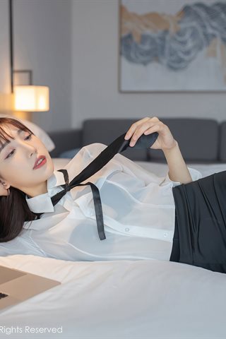 [XiuRen] No.3705 モデルLuXuanxuanの出張プロットテーマホテルのベッド内側の黒い絹の誘惑のないセクシーな下着写真 - 0019.jpg