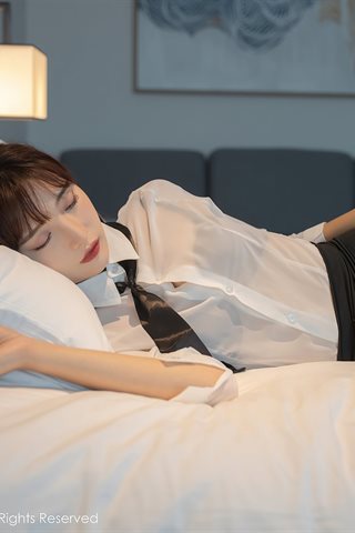 [XiuRen] No.3705 Người mẫu Lu Xuanxuan, chuyến công tác với chủ đề giường khách sạn, bộ đồ lót sexy không nội y với tấm lụa đen - 0040.jpg