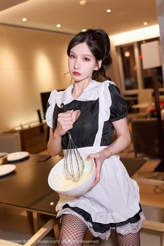[XiuRen] No.3716 Dewi Zhou Yuxi Sandy chef seragam tema pakaian pelayan seksi stoking sutra hitam godaan foto - 0030.jpg