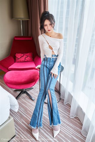 [XiuRen] No.3720 Model Emily Yin Fei zieht ihre Jeans in ihrem Privatzimmer aus und zeigt ihr perfektes Körperversuchungsfoto - 0004.jpg