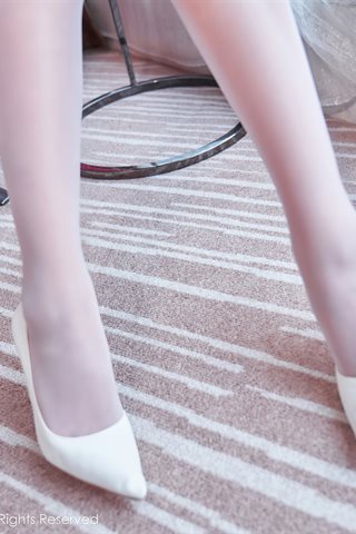 [XiuRen] No.3720 Модель Эмили Инь Фей снимает джинсы в своей личной комнате и демонстрирует соблазнительное фото своего. - 0031.jpg