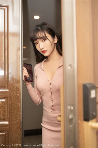 [XiuRen] No.3736 Model Lu Xuanxuan Chengdu perjalanan menembak kamar pribadi sweter merah muda setengah dilucuti pakaian seksi - 0010.jpg
