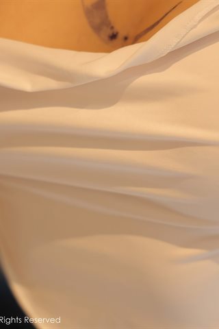 [XiuRen] No.3759 Kamar pribadi Model Wen Jinger pakaian dalam putih setengah terbuka tubuh iblis, pantat bulat, foto godaan panas - 0002.jpg